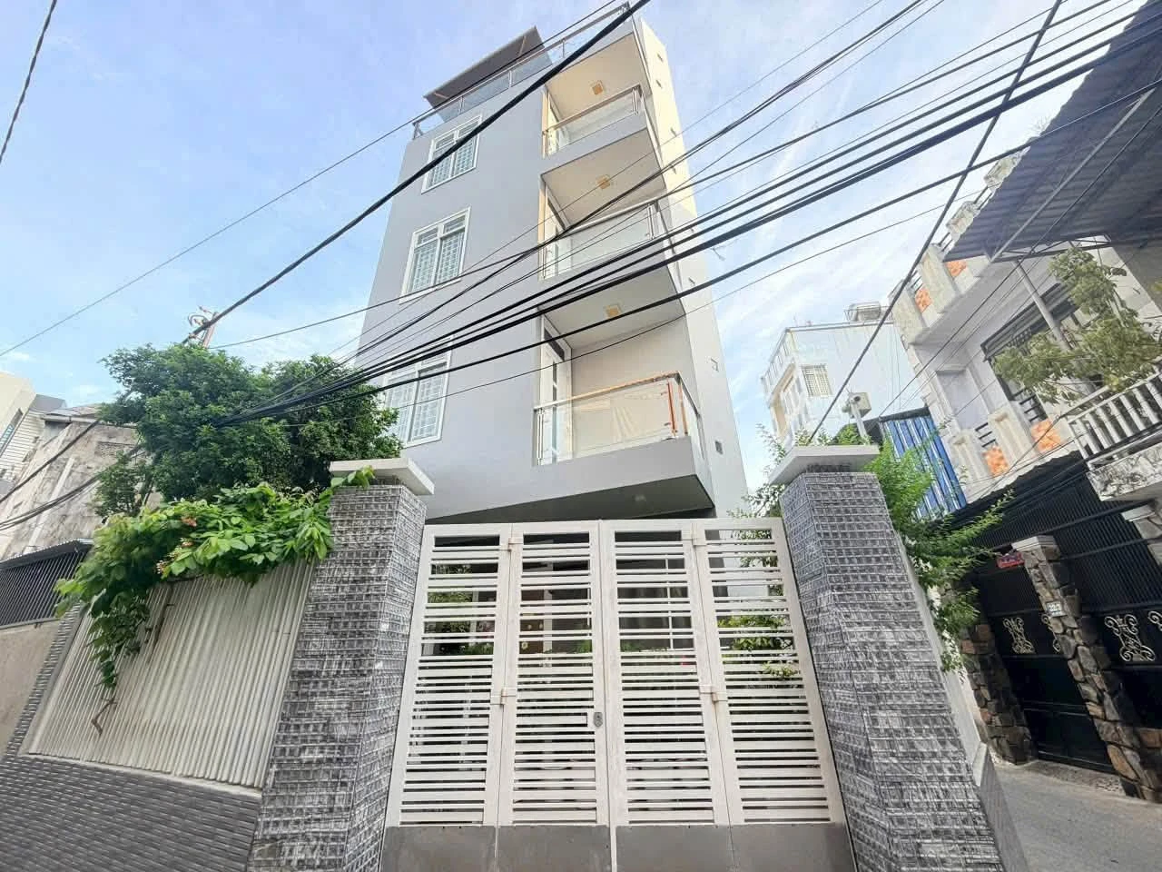 Bán nhà 1 trệt 4 tầng 126m² Nha Trang, gần biển - Ảnh 1