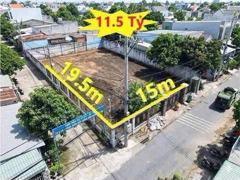 Bán đất thổ cư lô góc 2 mặt tiền 15x20m gần chợ Bà Điểm, Hóc Môn, giá 11,5 tỷ - Ảnh 1