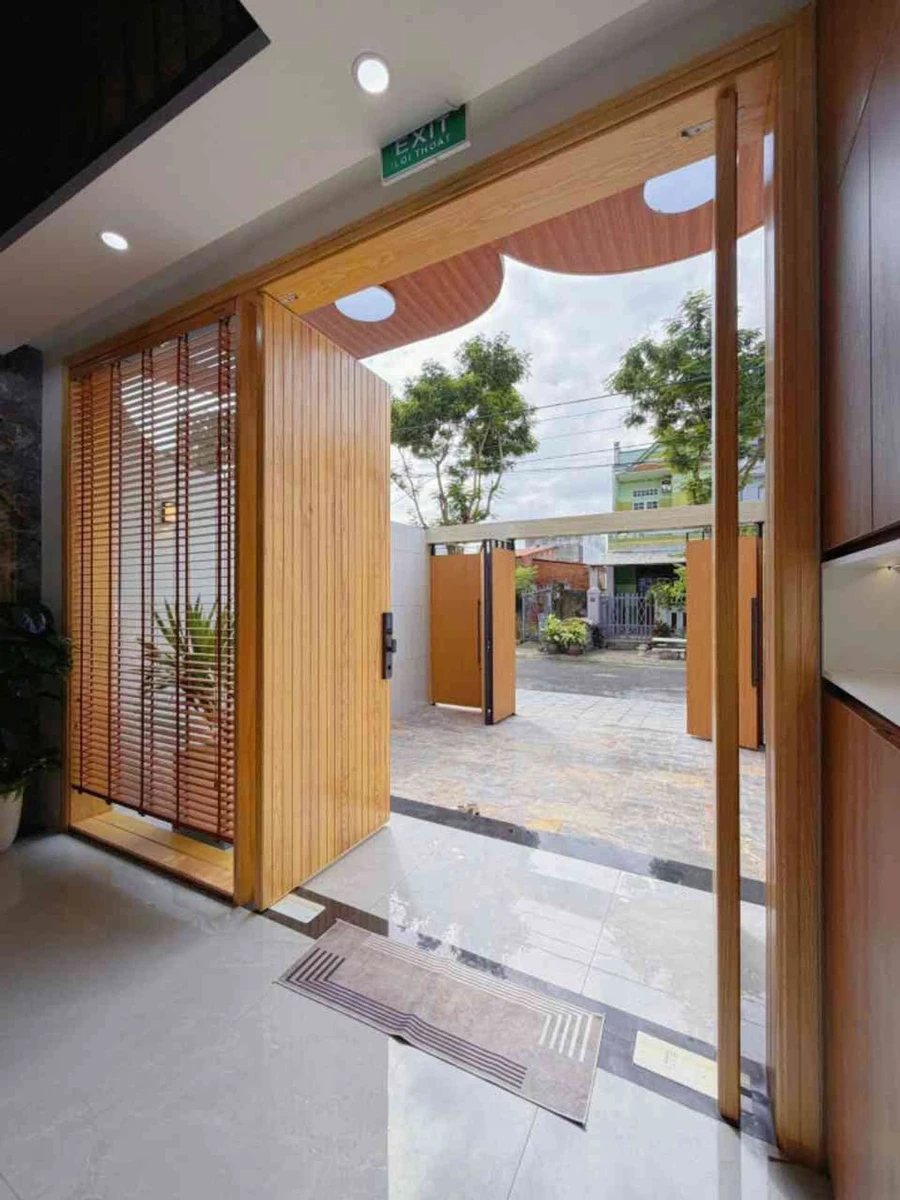 Bán nhà mặt tiền 3 tầng 300m² có hồ bơi Ngũ Hành Sơn - Ảnh 1