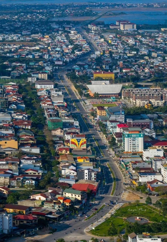Bán đất mặt tiền Phạm Văn Đồng, Huế, 200m², 15 tỷ