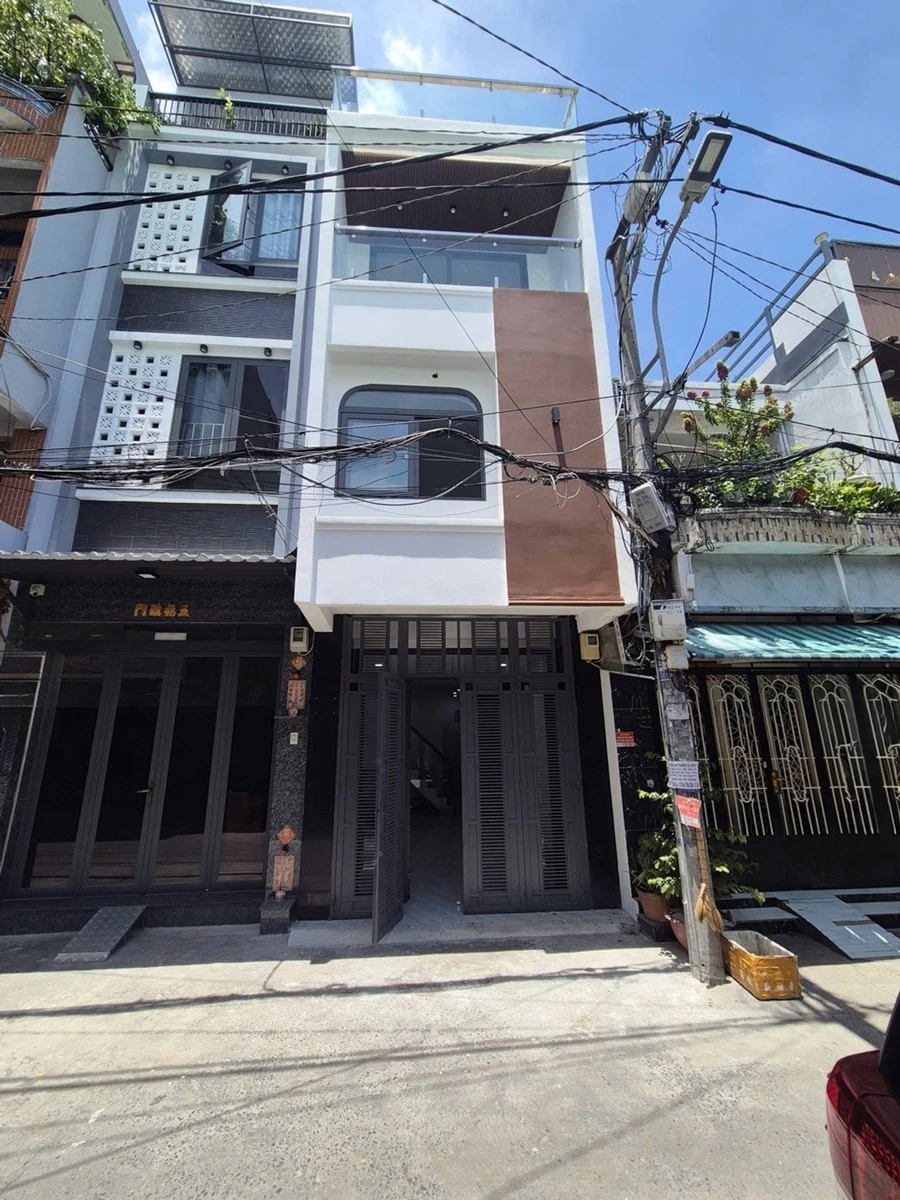 Bán nhà hẻm 6m đường Lạc Long Quân Quận 11, 32m², 3 tầng, 4PN, giá 6,9 tỷ - Ảnh 1