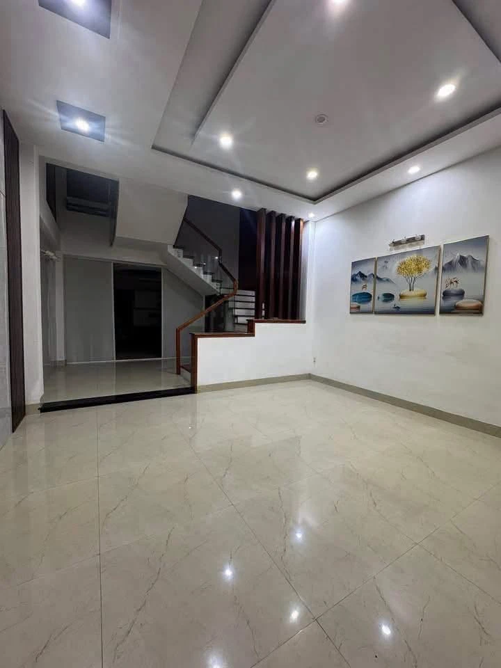 Bán nhà 3 tầng mặt tiền 274m2 Đà Nẵng 16 tỷ - Ảnh thu nhỏ 2