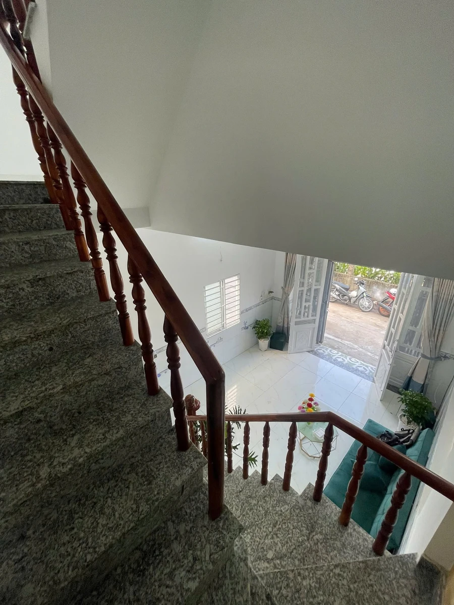 Chính chủ gửi bán nhà trệt lầu 2pn 2wc ngay chợ Đình - căn góc 2 mt kinh doanh được - Ảnh 1