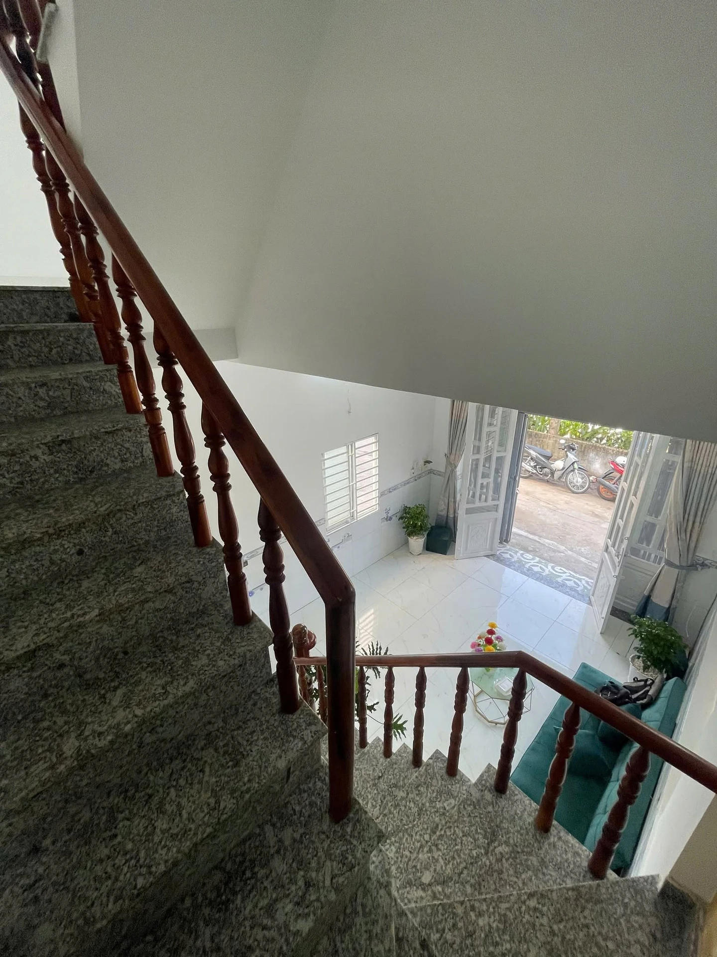 Chính chủ gửi bán nhà trệt lầu 2pn 2wc ngay chợ Đình - căn góc 2 mt kinh doanh được - Ảnh 1