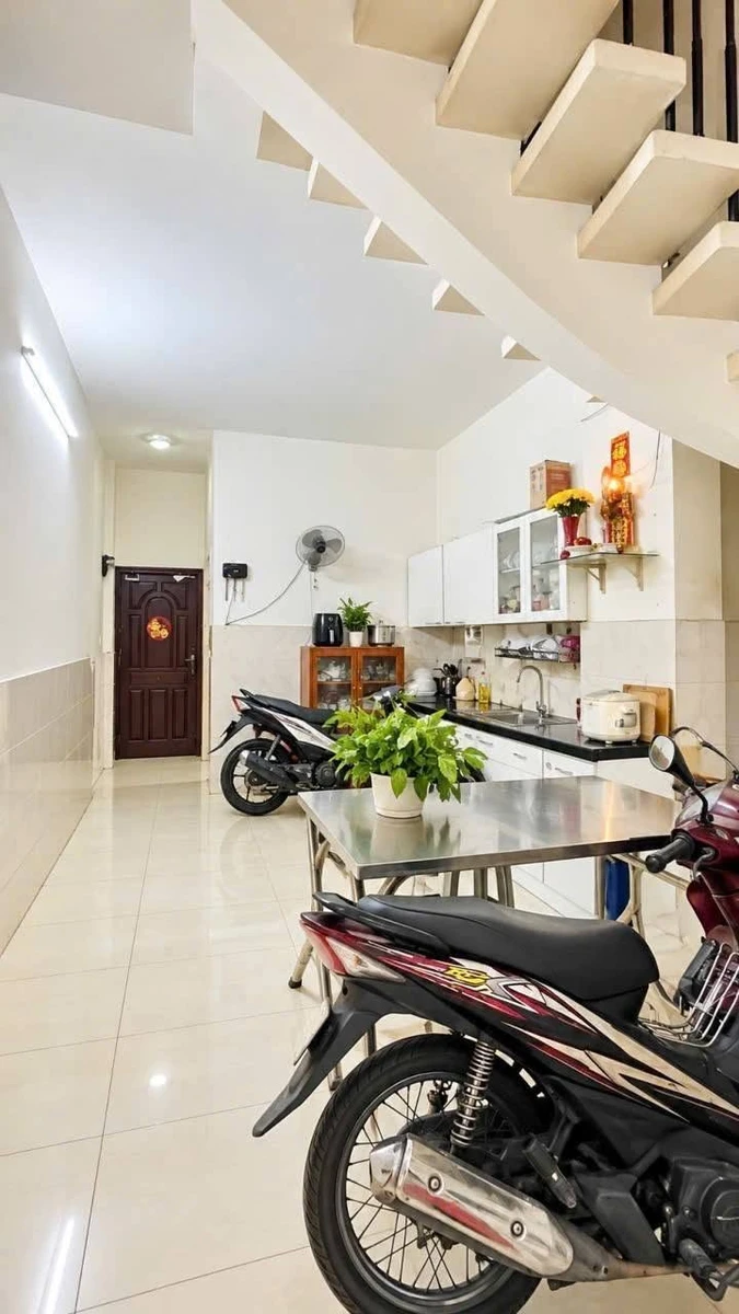 Bán nhà mặt tiền Phú Nhuận 81m2 4 phòng 3 tầng 13.8 tỷ - Ảnh thu nhỏ 2