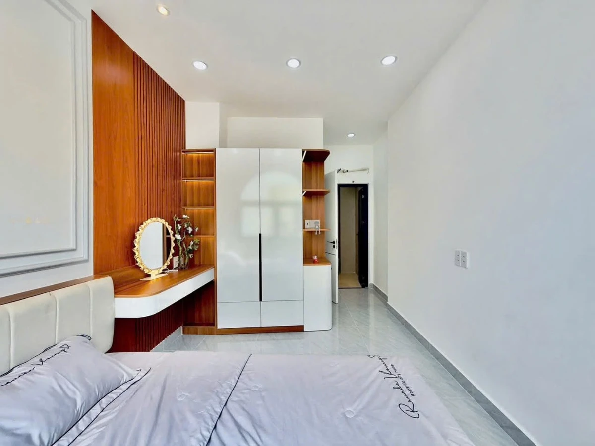 Bán nhà mặt tiền Trường Sa 5 tầng, 4,5x7m, 3PN, giá 9,95 tỷ - Ảnh 1