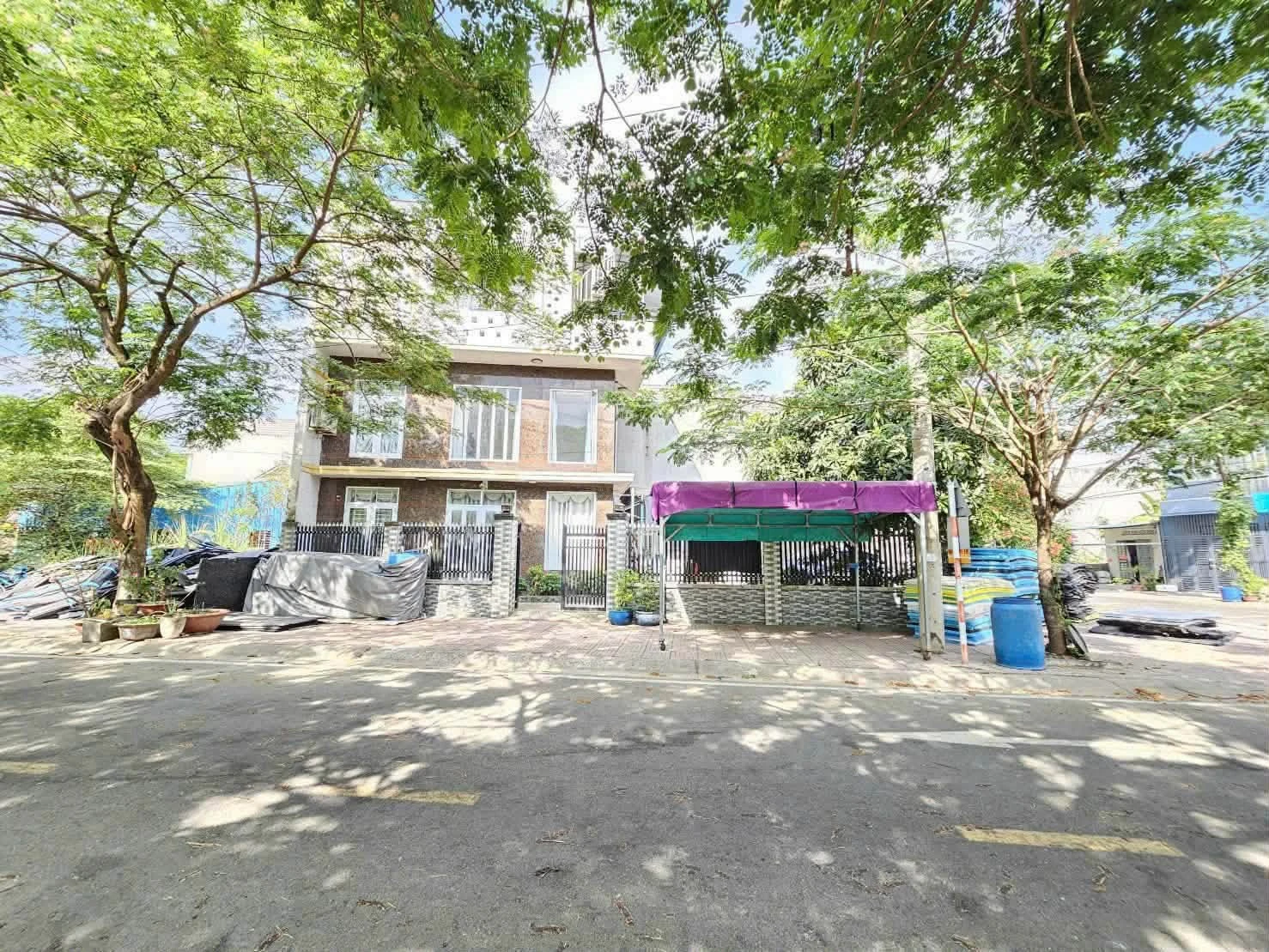 Bán nhà lô góc 2 mặt tiền 243m² Dĩ An - 9,5 tỷ - Ảnh 1