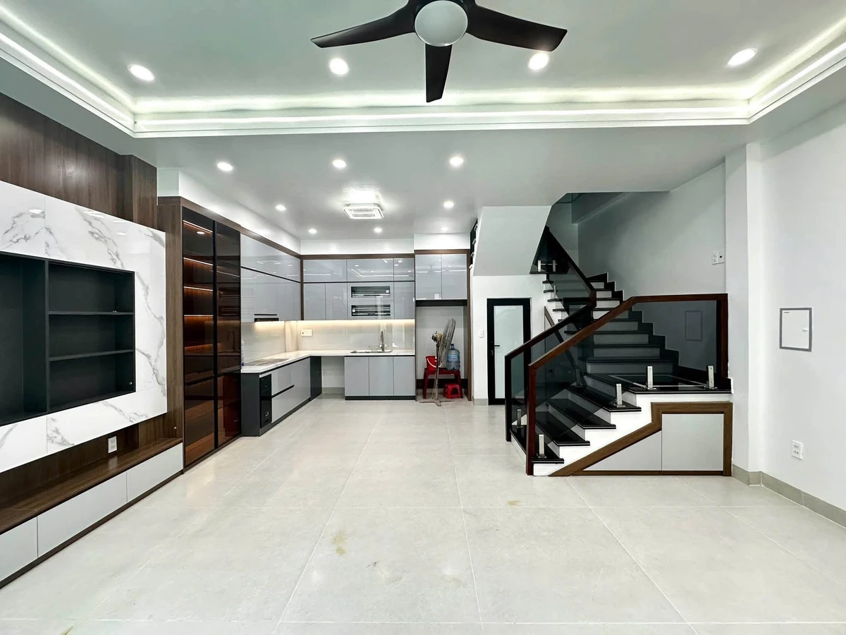 Bán nhà lô góc 4 tầng 45m2 đường Lê Hồng Phong, Quận 1 - Ảnh 1