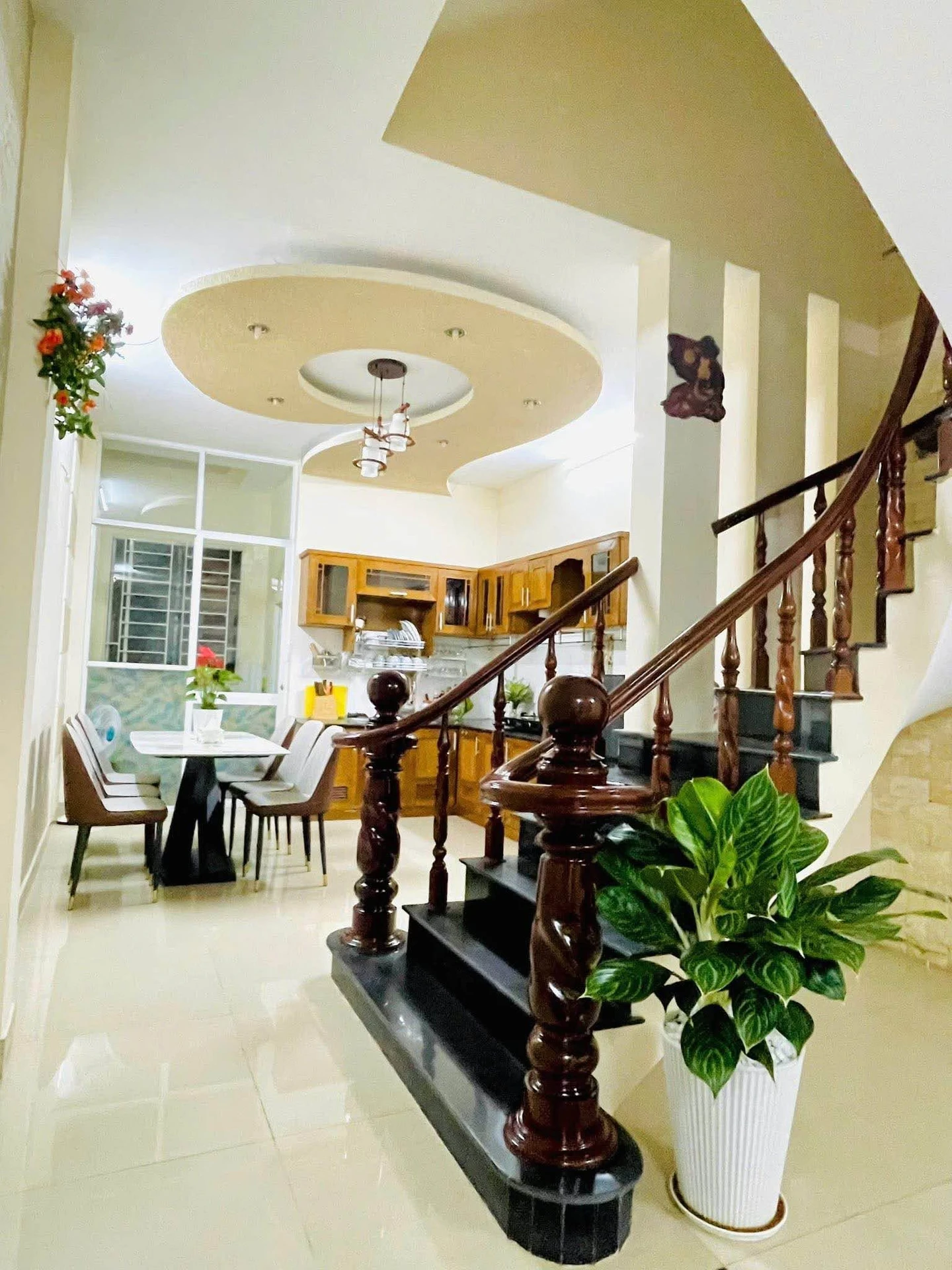 Bán nhà 2 lầu 4 phòng ngủ 70m2 Hoàng Hoa Thám, Vũng Tàu - Ảnh 1