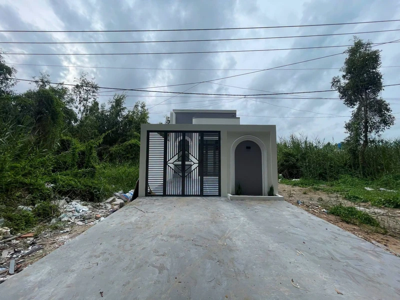 Bán nhà mặt tiền Hồ Thị Nghiêm Rạch Giá, 140m² 2PN, 1 tỷ 850 triệu