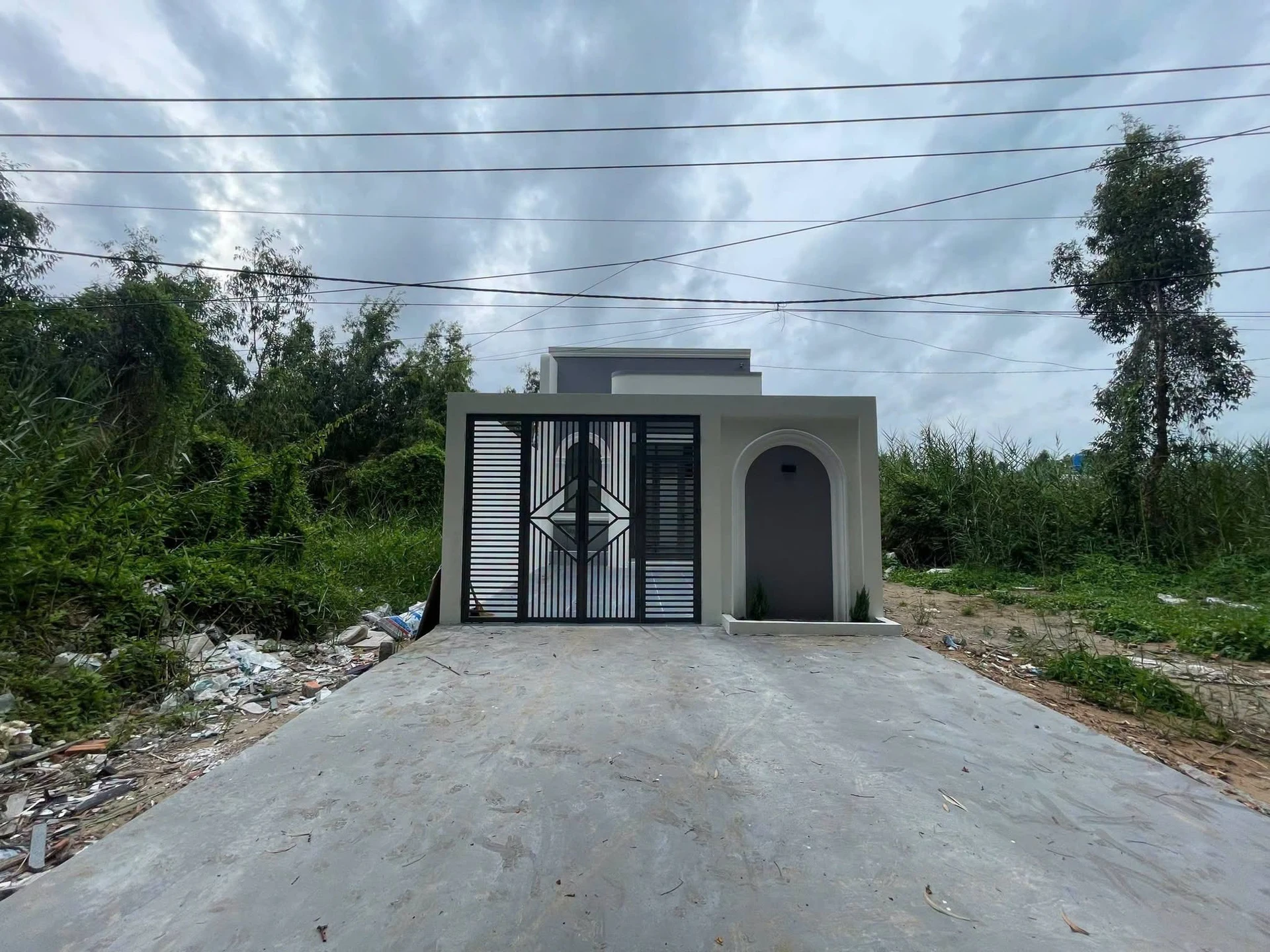 Bán nhà mặt tiền Hồ Thị Nghiêm Rạch Giá, 140m² 2PN, 1 tỷ 850 triệu - Ảnh 1
