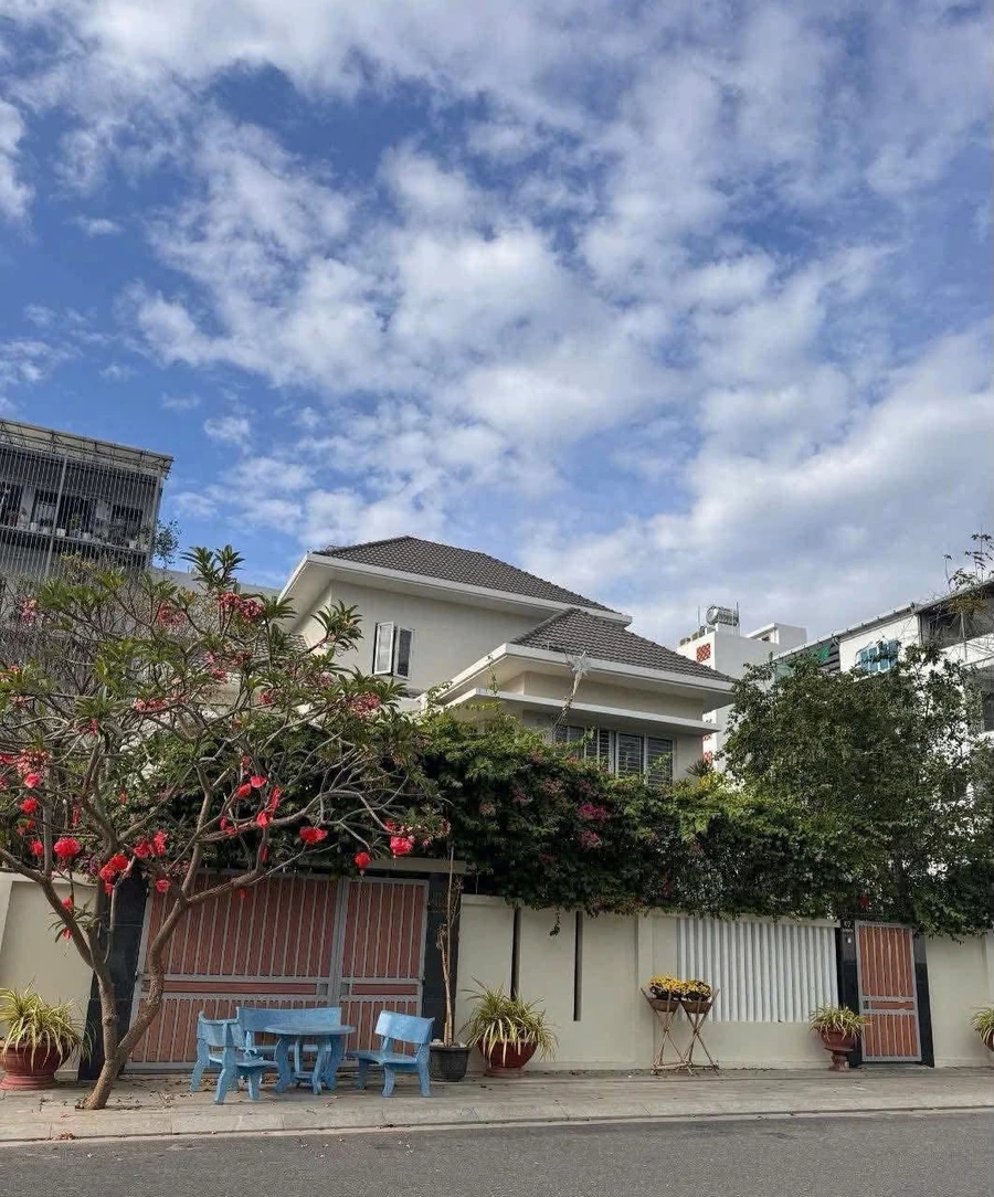 Bán biệt thự 320m2, 4 phòng ngủ tại VCN Phước Hải, Nha Trang - Ảnh 1