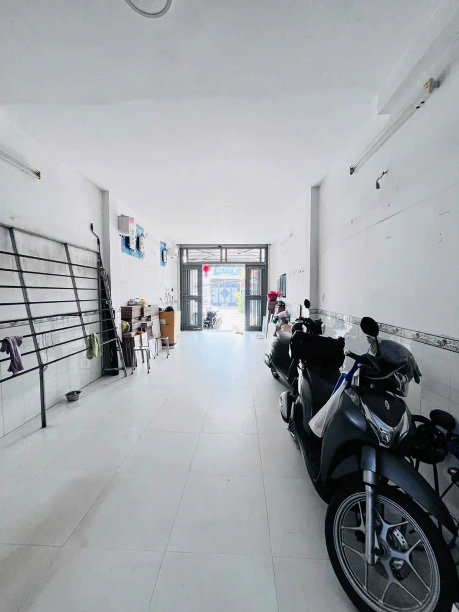 Bán nhà mặt tiền Quốc lộ 50, 103,9m², 1 trệt 2 lầu, 5PN, giá 9,5 tỷ - Ảnh thu nhỏ 2