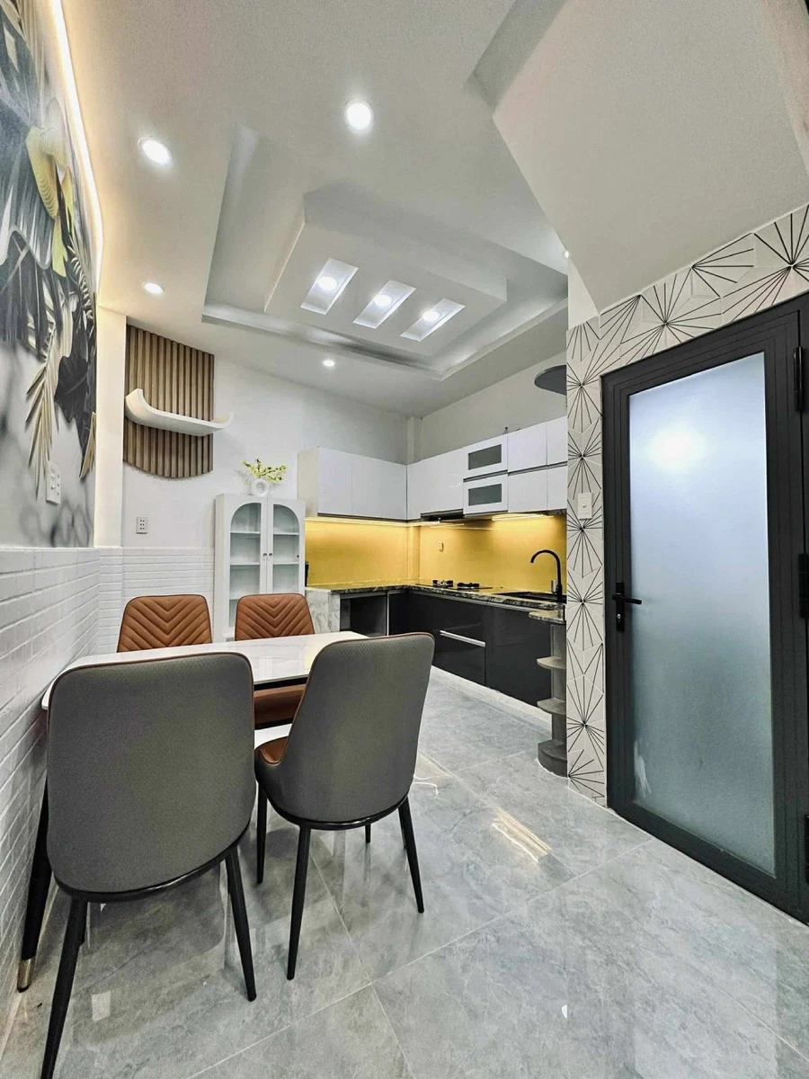 Bán nhà 4 tầng hẻm thông mặt tiền Phan Văn Trị, 140m², 5PN, 6.8 tỷ - Ảnh thu nhỏ 5