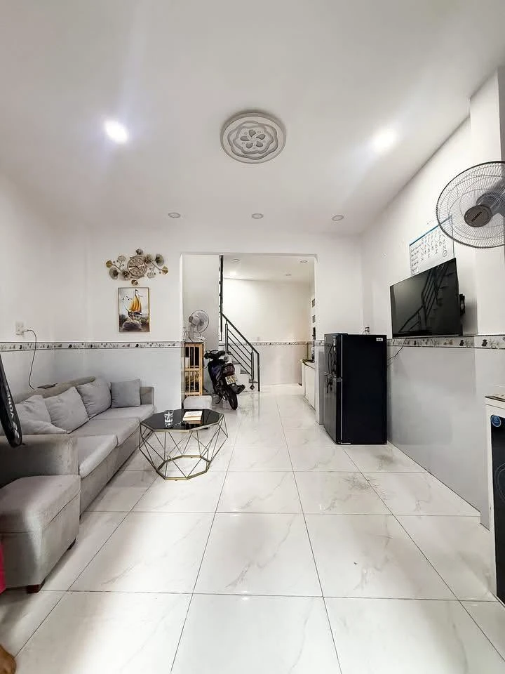 Bán nhà 2 tầng 3PN 40m2 Phan Xích Long Quận 1 - Ảnh 1