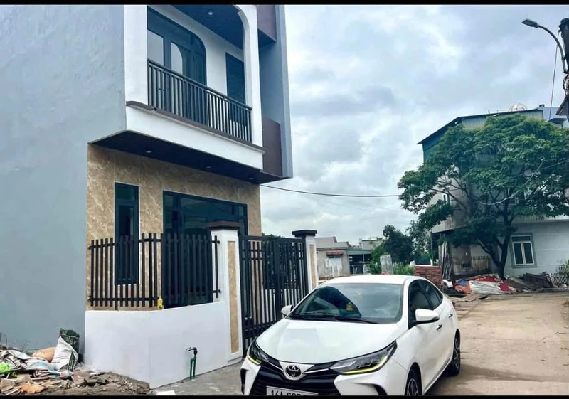 Bán nhà 3 tầng 65m2 ngõ 32 Bãi Muối, Cao Thắng, Hạ Long, giá 3,6 tỷ