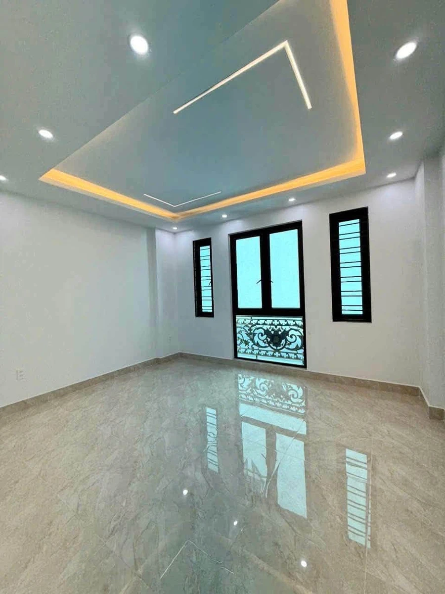 Bán nhà phố 4 tầng 50m² mặt tiền Hồ Sen, Quận 1 - Ảnh thu nhỏ 2