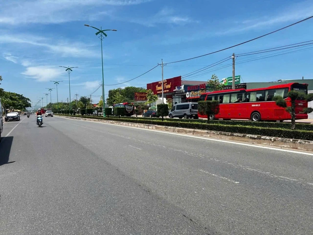 Cho thuê nhà cấp 4 mặt tiền Hùng Vương, 200m2, 6 triệu/tháng - Ảnh 1