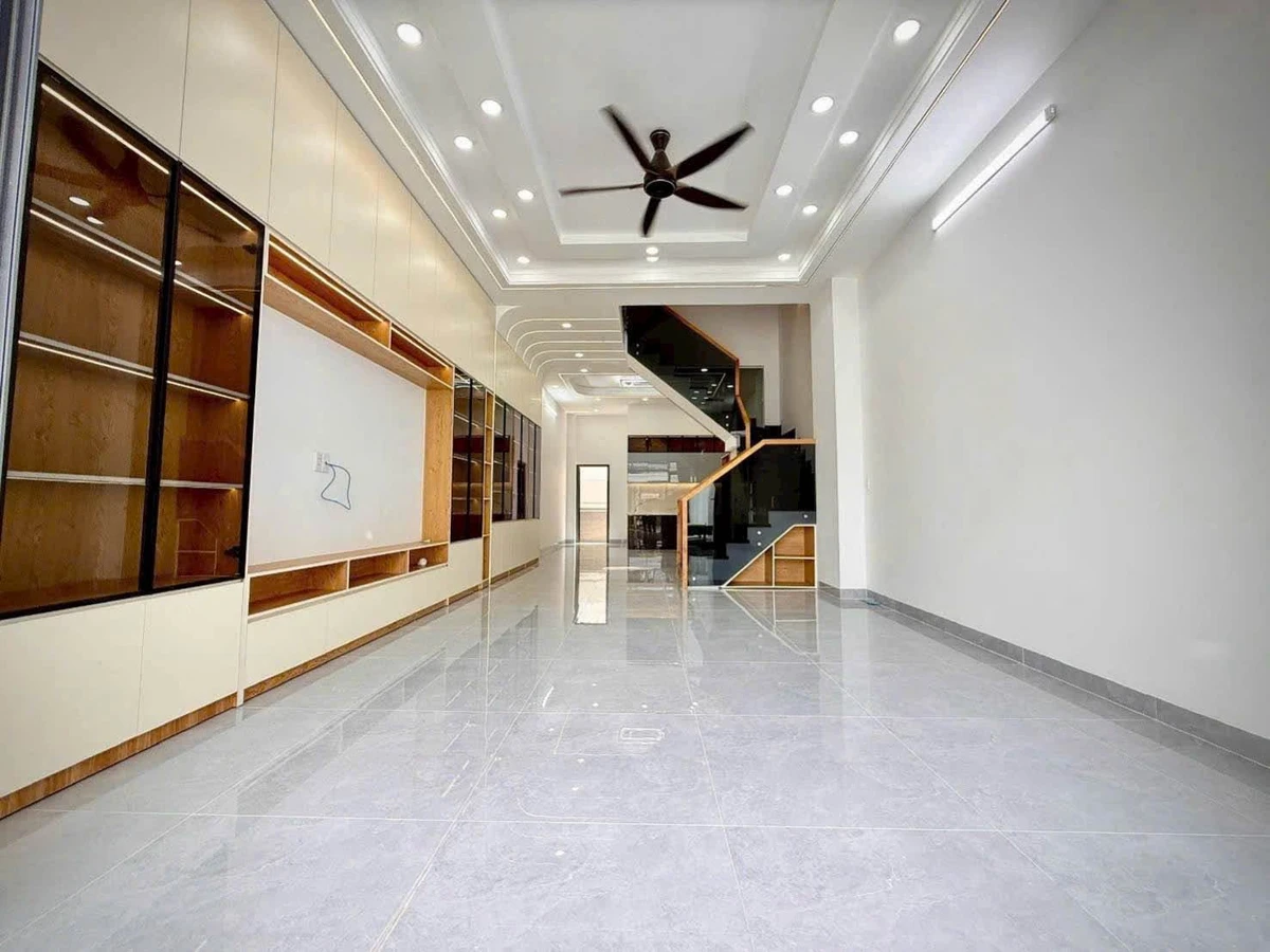 Bán nhà mặt tiền 4 tầng 105m2 đường Hiệp Thành 12, Hiệp Thành, Quận 12 - Ảnh 1
