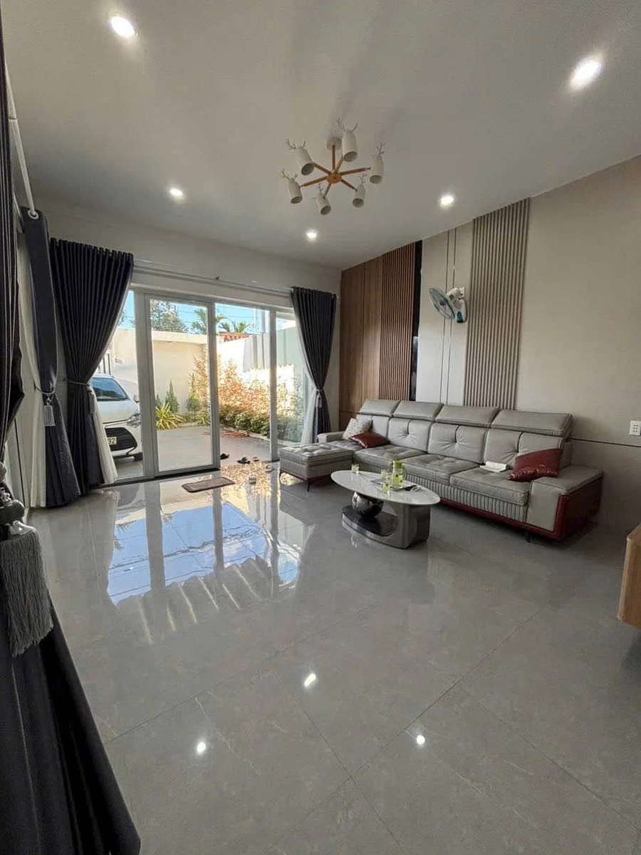 Bán nhà mặt tiền Nguyễn Trường Tộ 7×25m, 3PN, 3,99 tỷ - Ảnh 1