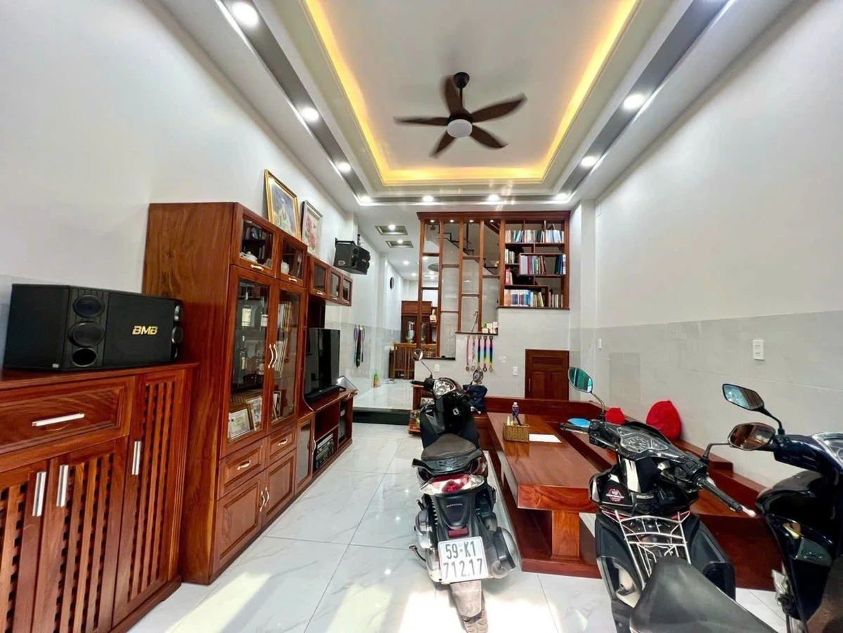 Bán nhà 3 tầng MT kinh doanh Lê Văn Quới 52m² 6.3 tỷ - Ảnh 1