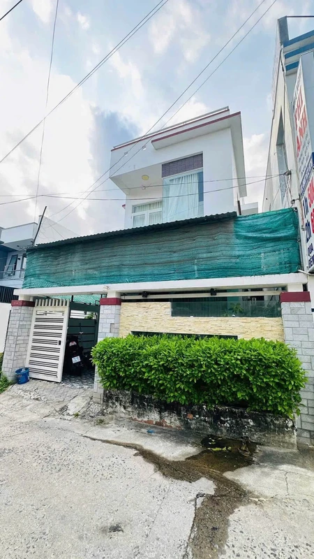 Nhà hẻm Nguyễn Xuyển Nha Trang 121,6 m2, 3 tầng, 3 phòng ngủ, 3 tỷ 8