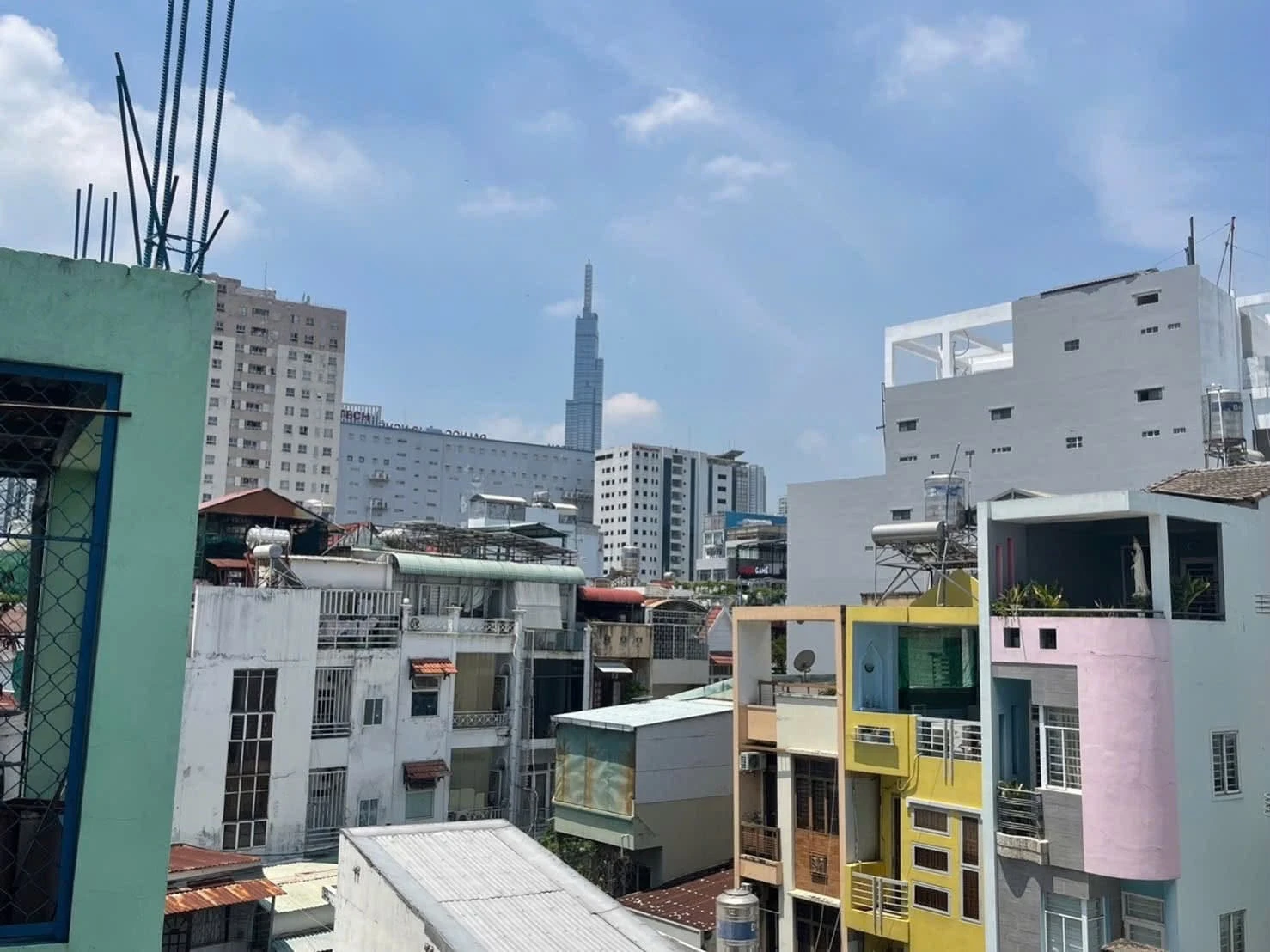 Bán nhà phố 2PN gần 30m2 khu Nguyễn Hữu Cảnh, Quận 1 - Ảnh 1