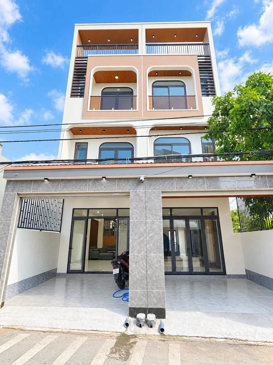 Bán nhà 3 tầng 4PN full nội thất Dĩ An, 102,5m2, 6,5 tỷ - Ảnh 1