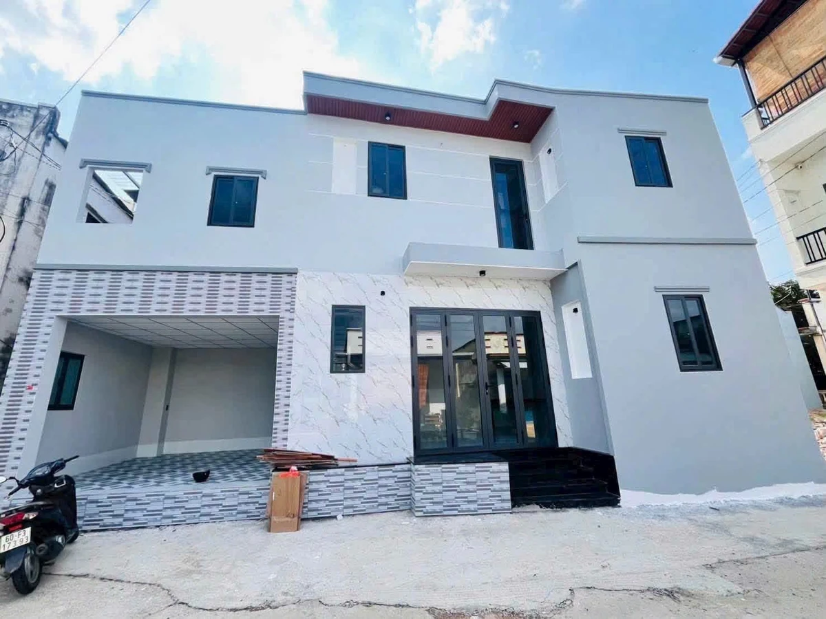 Bán nhà 3PN Nhà Bè 120m² góc 2 mặt tiền 2,7 tỷ - Ảnh 1