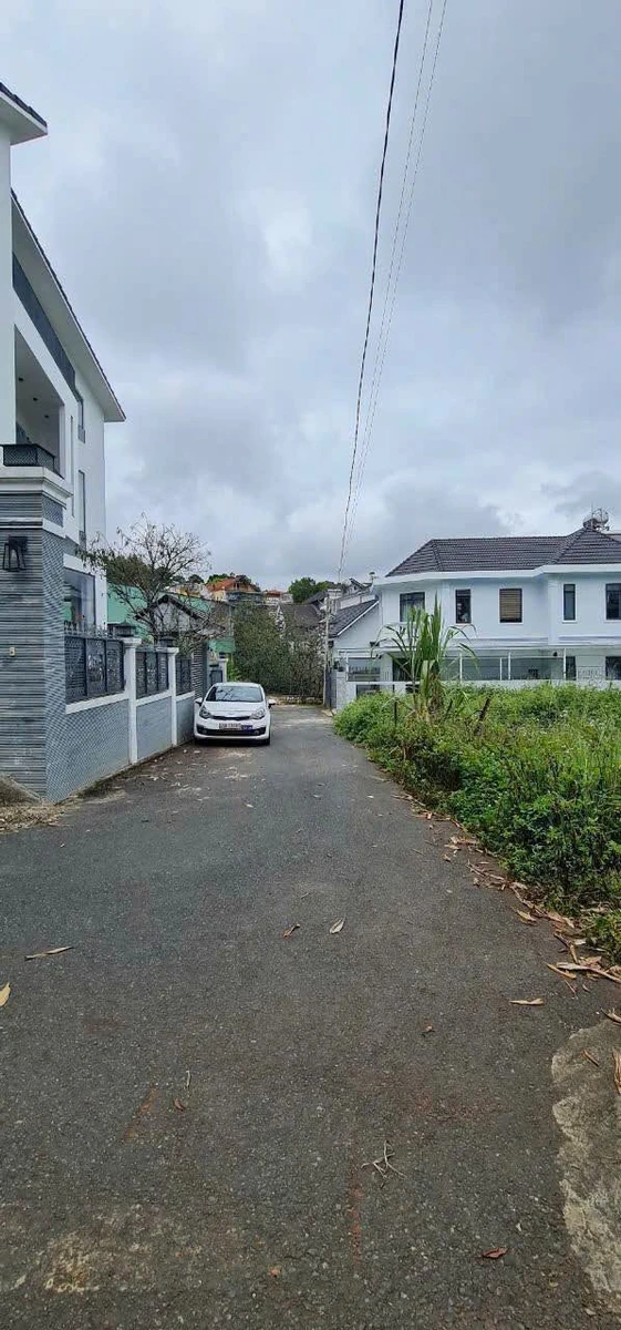 Bán lô đất mặt tiền Đà Lạt 233m² 9,5 tỷ - Ảnh 1