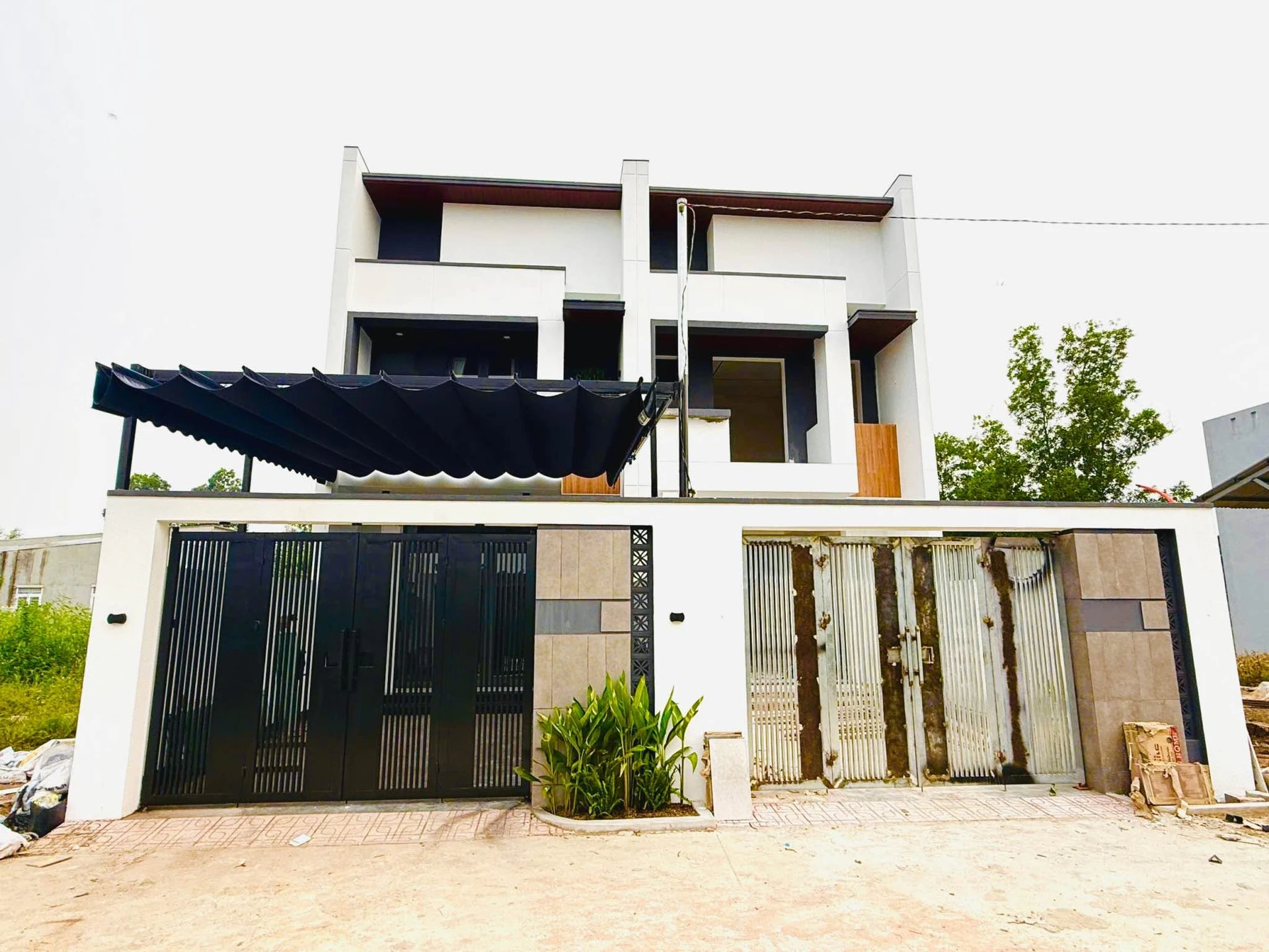 Bán nhà phố 3 phòng 105 m² Long Khánh - Ảnh 1