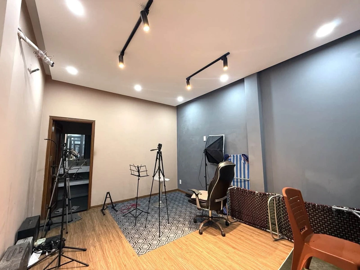 Bán nhà 3 tầng 70m2, 5 phòng ngủ, đường Dũng Sĩ Thanh Khê, Đà Nẵng, giá 4,9 tỷ - Ảnh thu nhỏ 3