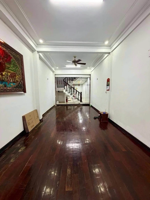 Cho thuê nhà 3 tầng mặt tiền đường Ông Ích Khiêm, Hải Châu, Đà Nẵng, 88m2, 27 triệu/tháng