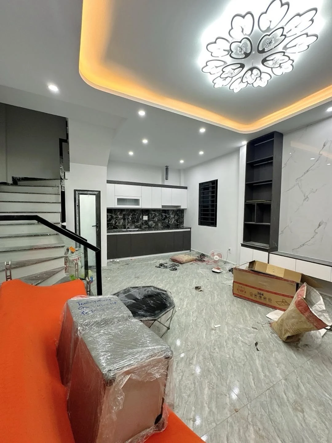 Bán nhà phố mới 3 tầng 35m2 Tô Hiệu Quận 12, giá 2.55 tỷ - Ảnh 1