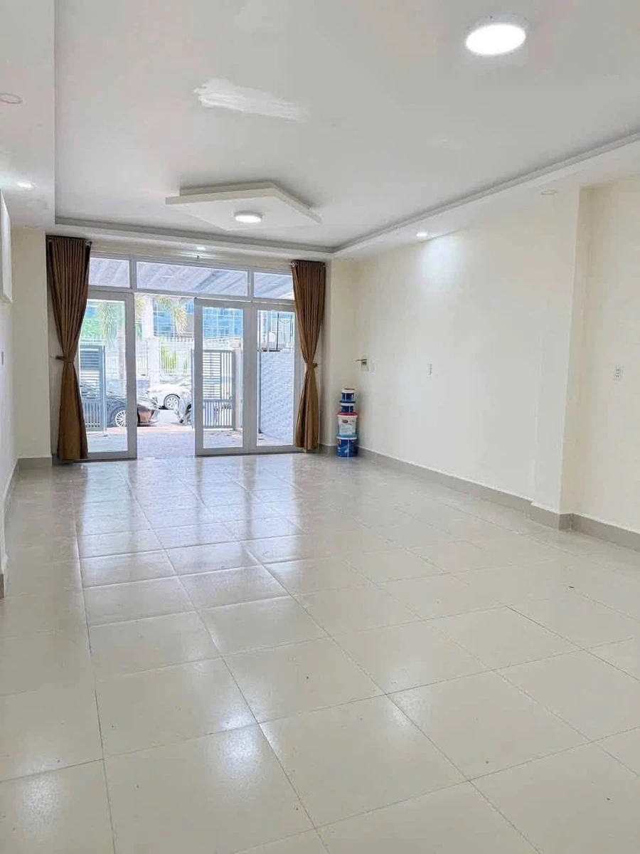 Bán nhà 1 trệt 2 lầu 112m2 sát 6 Sở, Quận 12 5.7 tỷ - Ảnh thu nhỏ 3