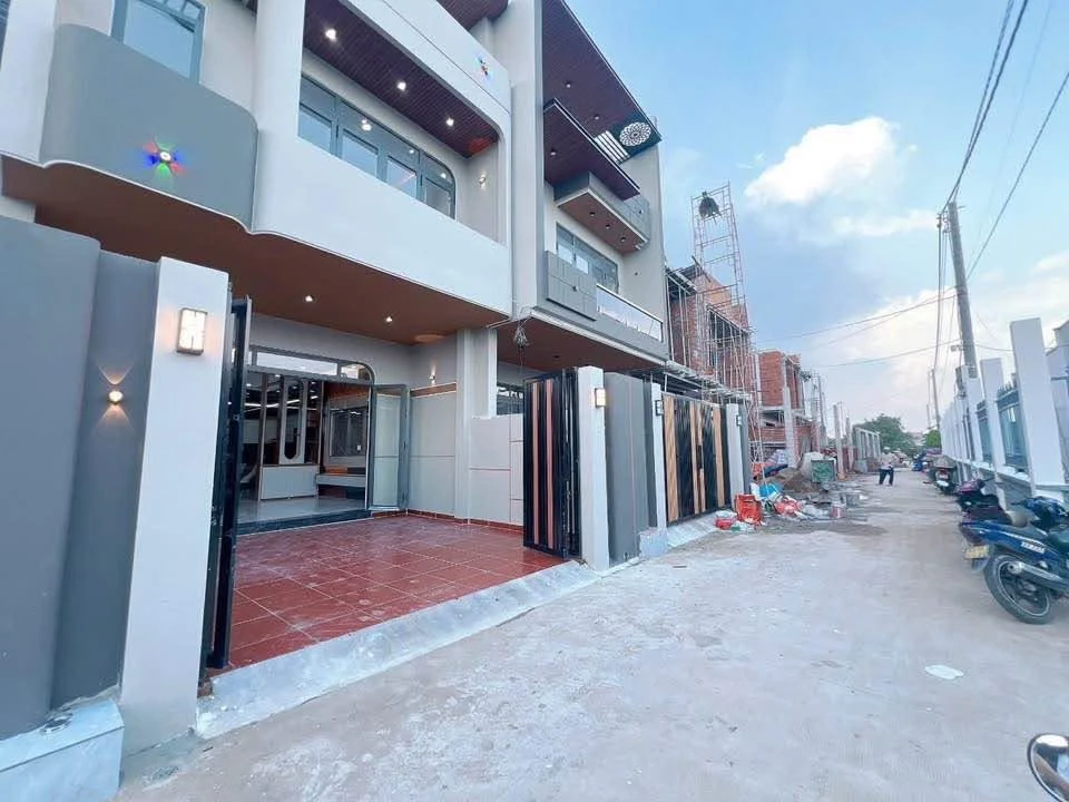 Bán nhà phố 6x20m, 3 phòng ngủ, sổ hồng riêng, giá 2,85 tỷ tại Bình Chánh - Ảnh thu nhỏ 3
