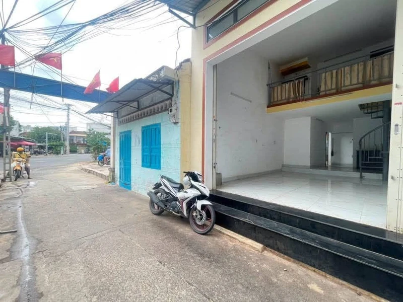 Bán nhà mặt tiền 35,7m² trung tâm Tuy Hòa gần biển