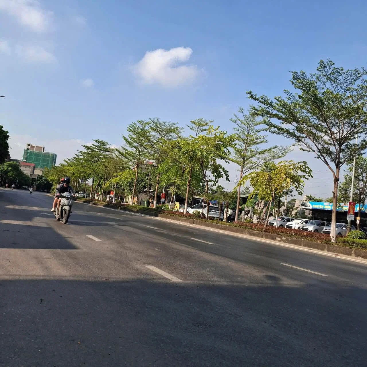 Bán nhà 3 tầng mặt phố Nguyễn Văn Cừ, 55m², 4PN - Ảnh 1