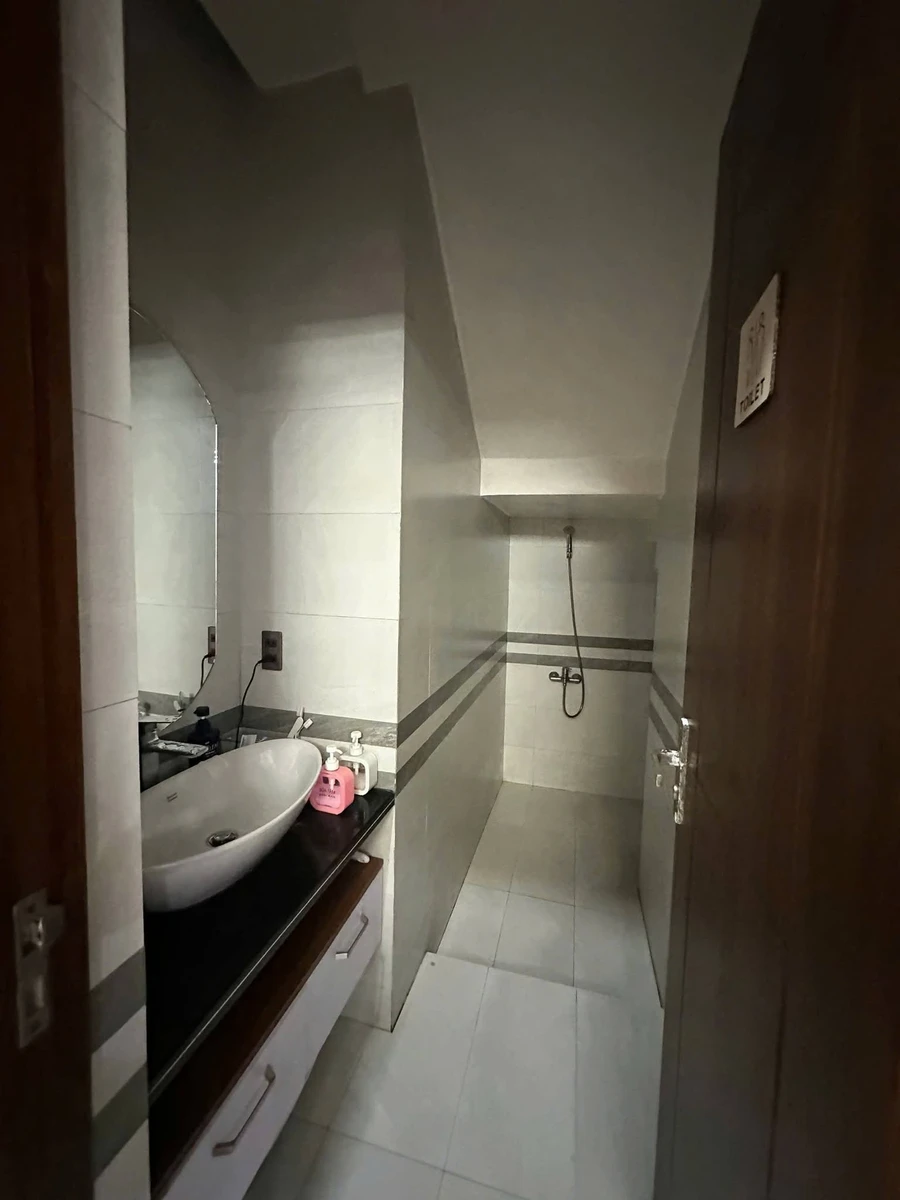 Bán nhà 3 tầng 4 PN 248m² Royal Park, đầy đủ nội thất - Ảnh thu nhỏ 3