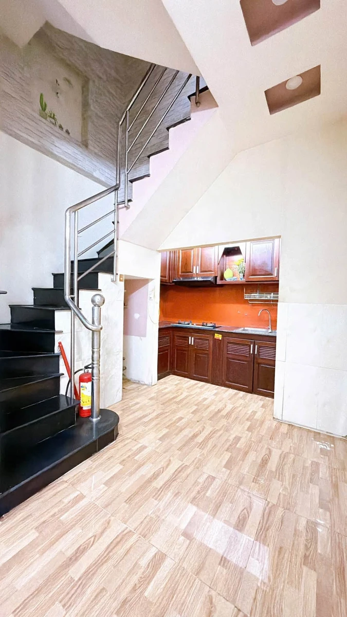 Bán nhà hẻm 3,5x8m, trệt 3 lầu, gần Tôn Đản Quận 4, giá 3,85 tỷ - Ảnh thu nhỏ 3