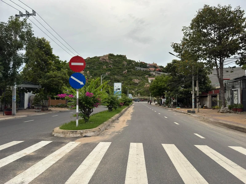 Bán nhà 4 phòng ngủ đất TĐC Ninh Chử 100m2, gần biển