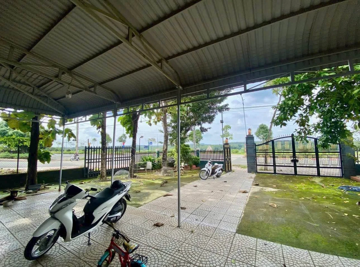 Nhà vườn 2 mặt tiền 4 phòng ngủ 312m² Đồng Xoài - Ảnh thu nhỏ 4