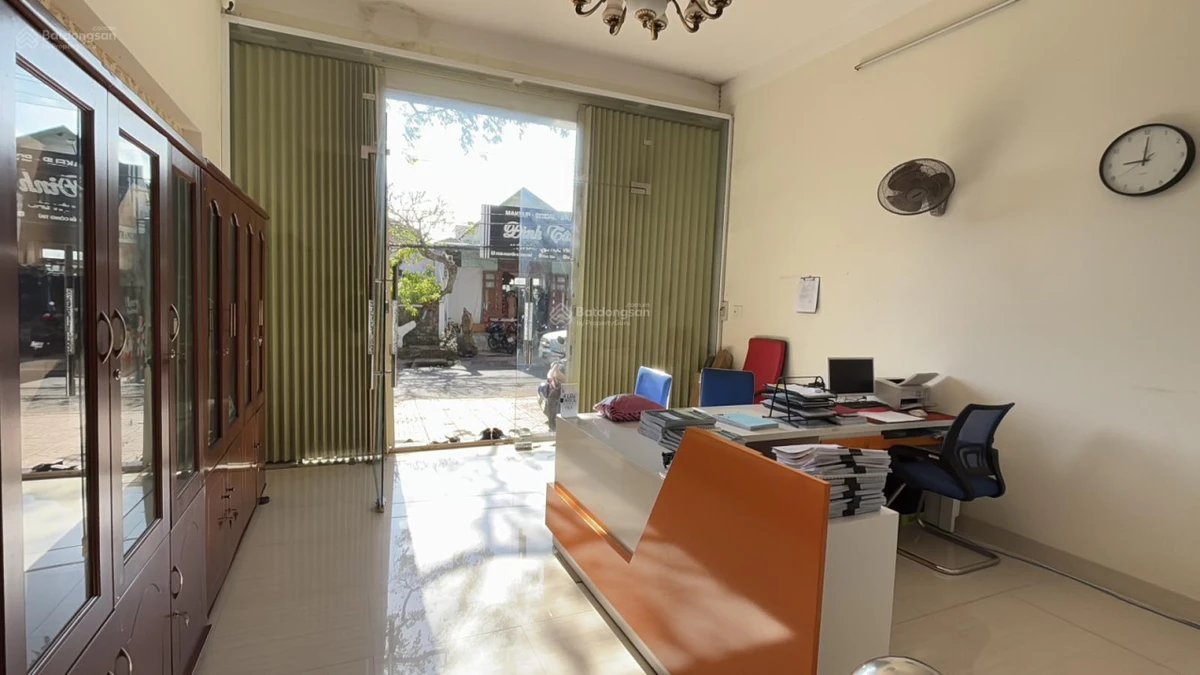 MTKD Nguyễn Công Trứ, TP Buôn Ma Thuột. Ngang 5m x 17m, full thổ cư 100%, 1 trệt 3 tầng, HĐT lâu - Ảnh thu nhỏ 2