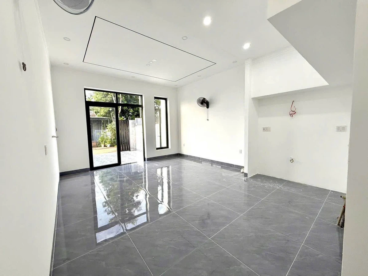 Bán nhà mới hoàn thiện 5x22m, 2 phòng ngủ, giá 1 tỷ 350 tại phường Buôn Ma Thuột - Ảnh thu nhỏ 2
