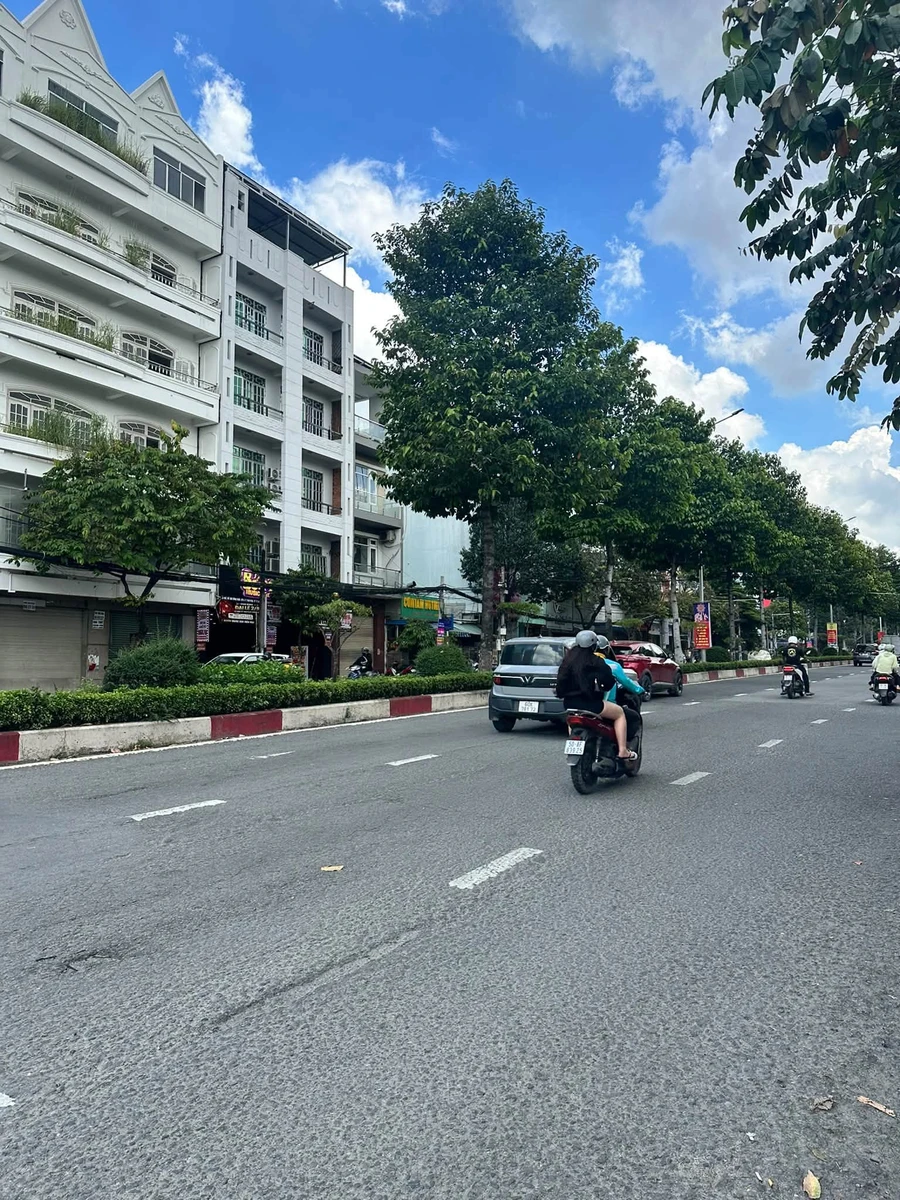 Nhà 3 lầu 2 mặt tiền cho thuê 80 triệu/tháng 200m² Tam Hiệp - Ảnh thu nhỏ 3