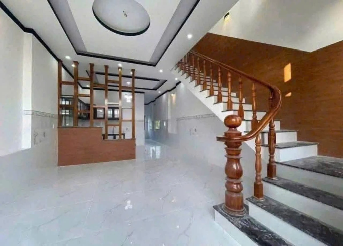 Bán nhà 1 trệt 1 lầu 100m2, 3PN, đường Cao Văn Ngọc, Long Điền, giá 2,7 tỷ - Ảnh thu nhỏ 3