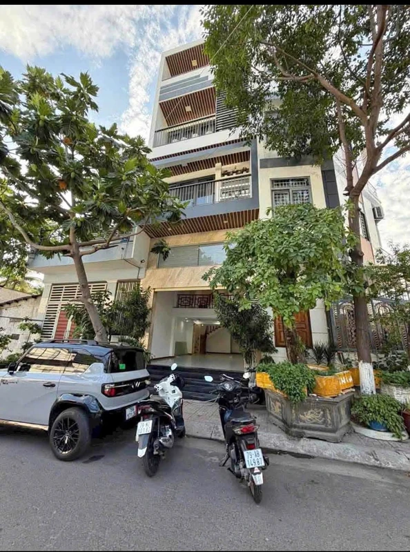 Bán nhà 4 tầng 3PN 91.3m2 mặt tiền Trường Sơn Nha Trang