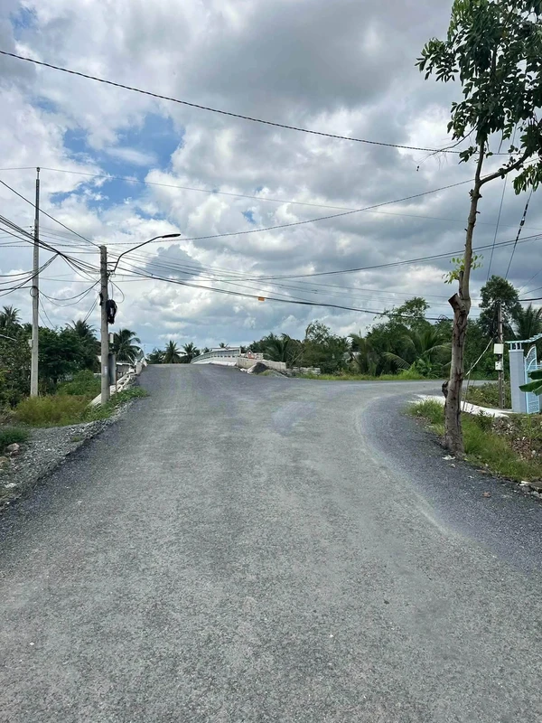 Bán đất mặt tiền đường nhựa 572,7m² (125m² thổ cư) giá 1,2 tỷ tại Đông Thành, Vĩnh Long