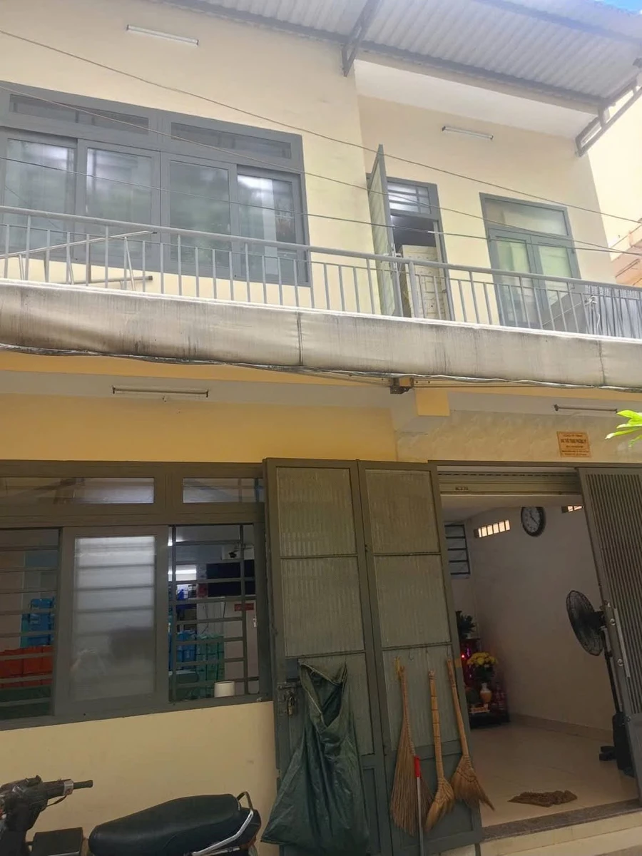 Bán nhà mặt hẻm 7x10m Nguyễn Tri Phương, Quận 5 - Ảnh 1