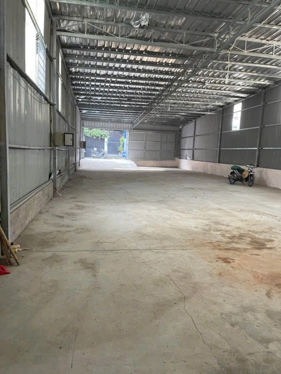 Cho thuê xưởng 300m² Dĩ An, Bình Dương - Ảnh 1